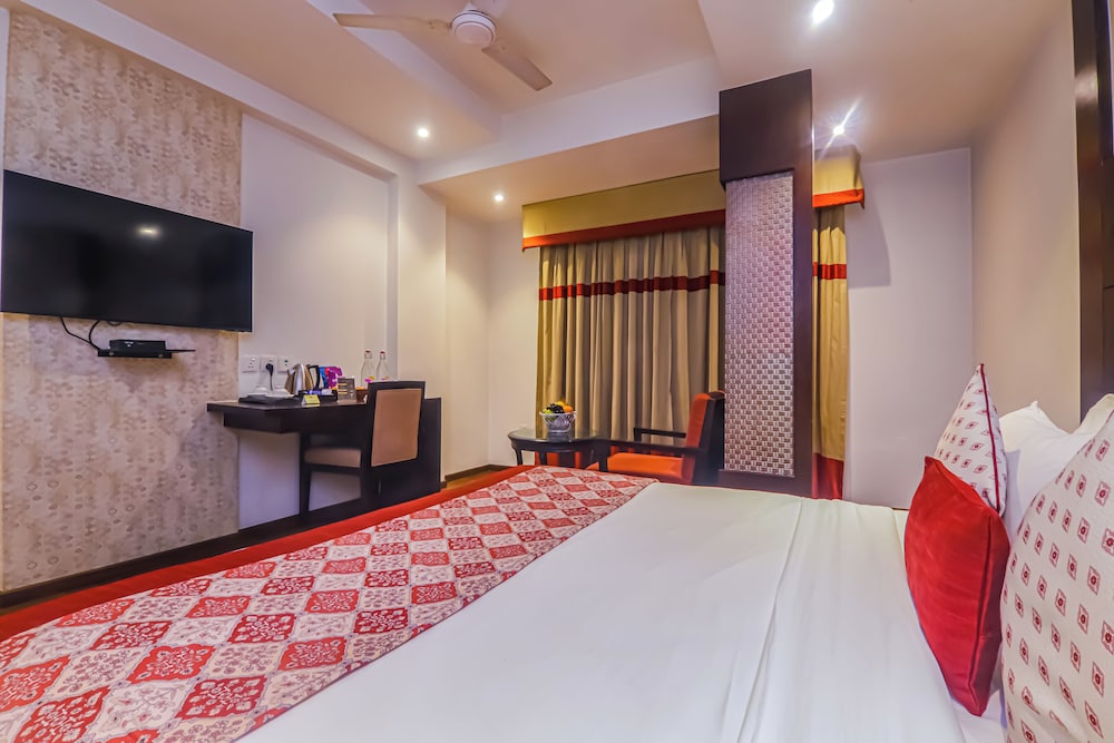 Godwin Deluxe Hotel 33/64