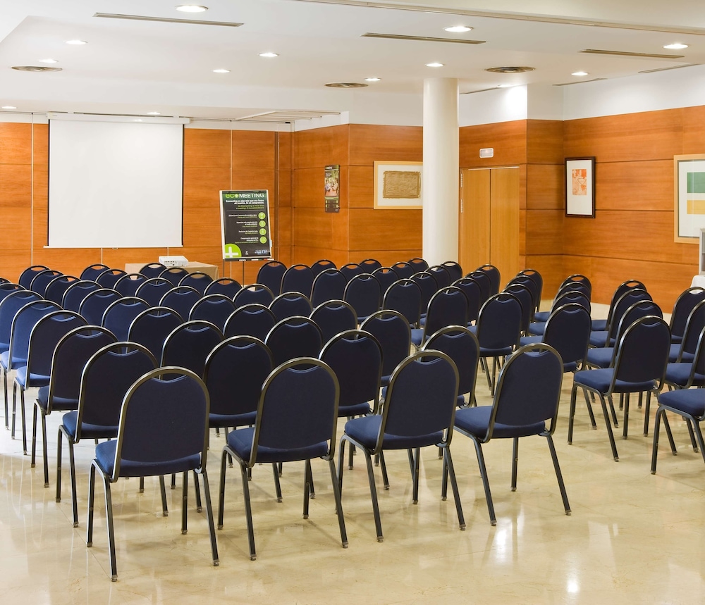 Travelodge Madrid Coslada Aeropuerto 48/60