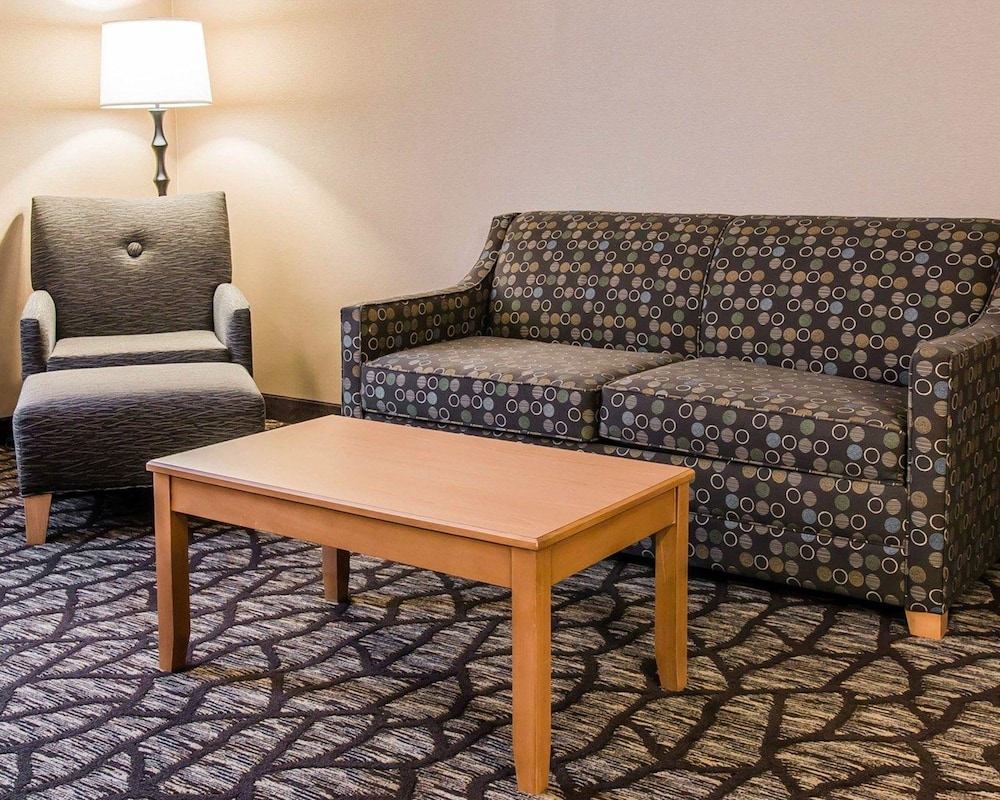 Quality Inn & Suites Warren - Detroit 26/43