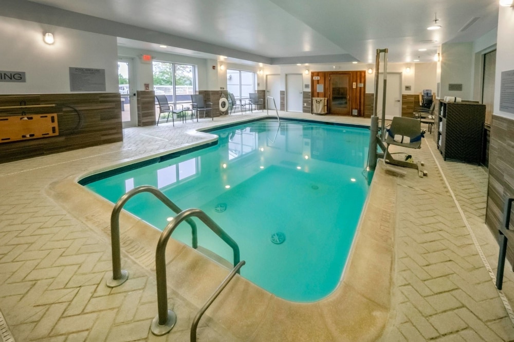 Fairfield Inn Suites Hazleton 2/52