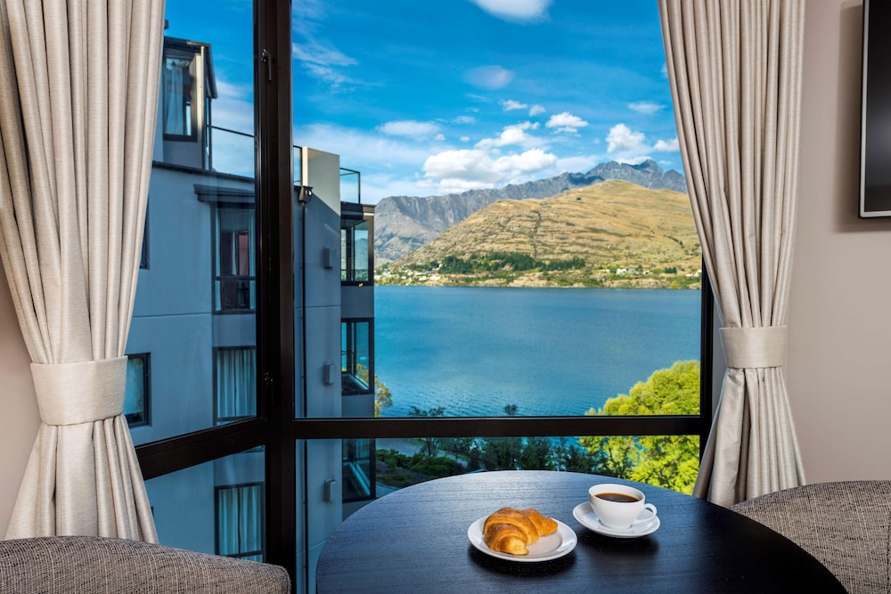 Avani Queenstown Hotel 8/56