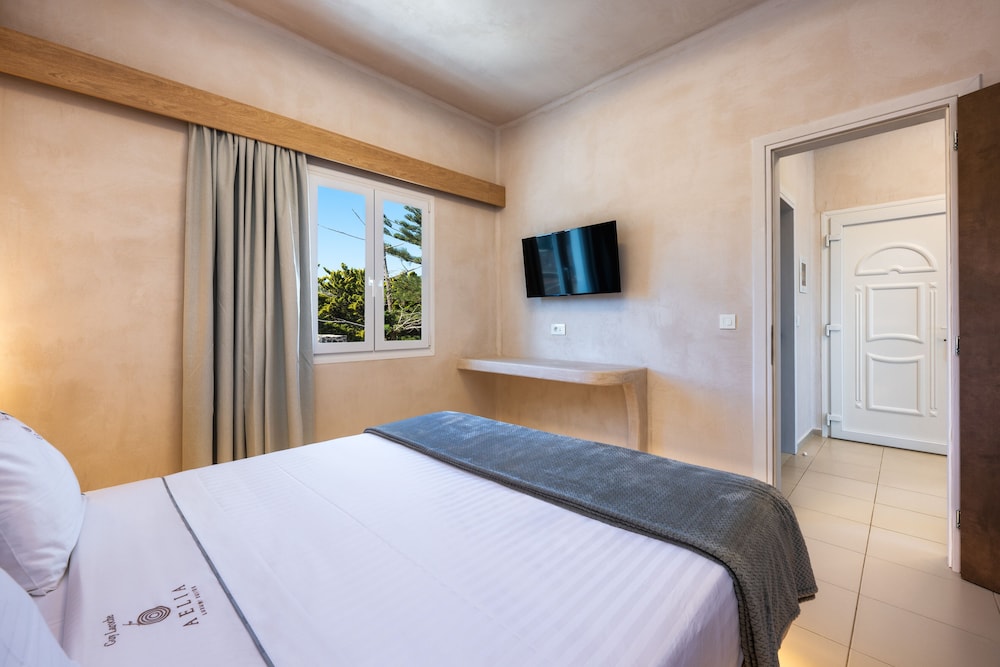 Aelia Luxury Suites 18/50