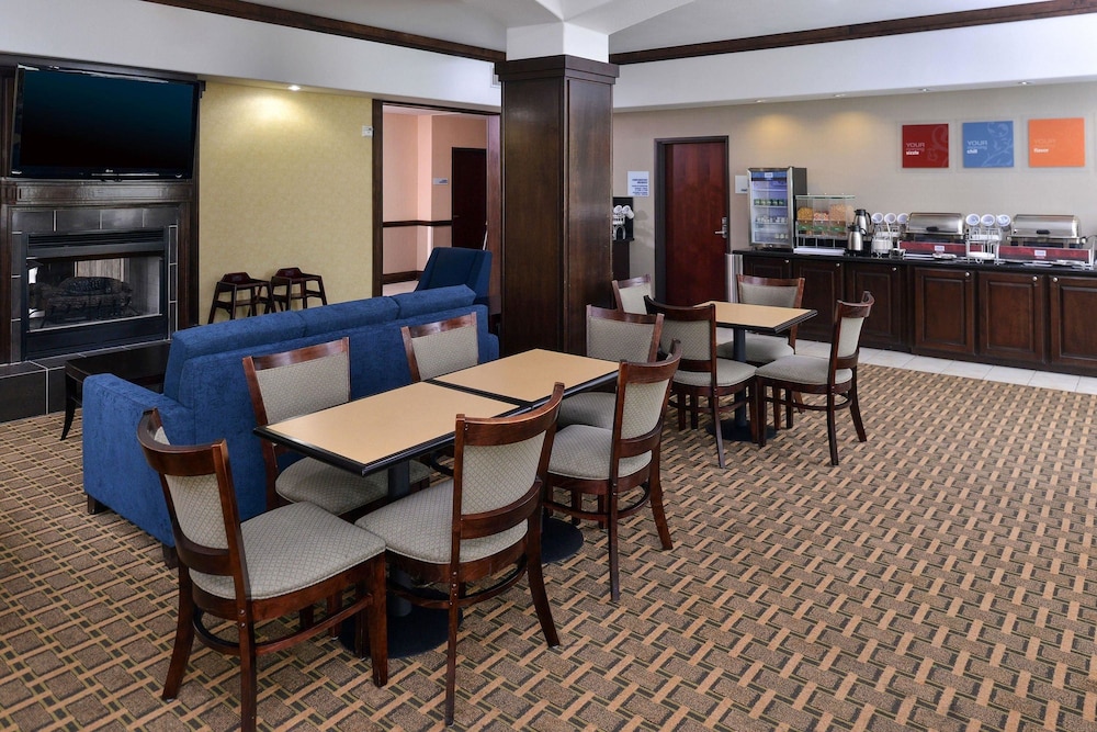 Comfort Inn and Suites Mexia, TX 42/59