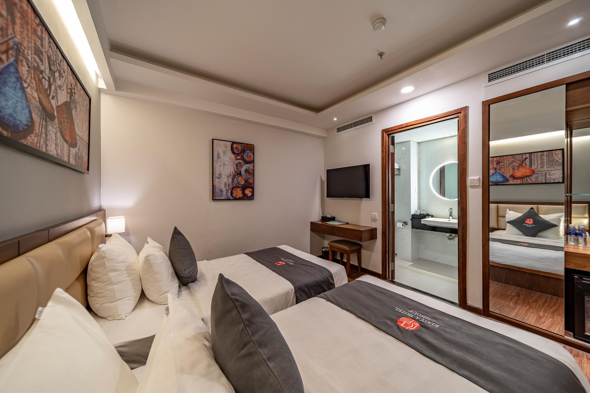 Superior, Twin Beds, No Window