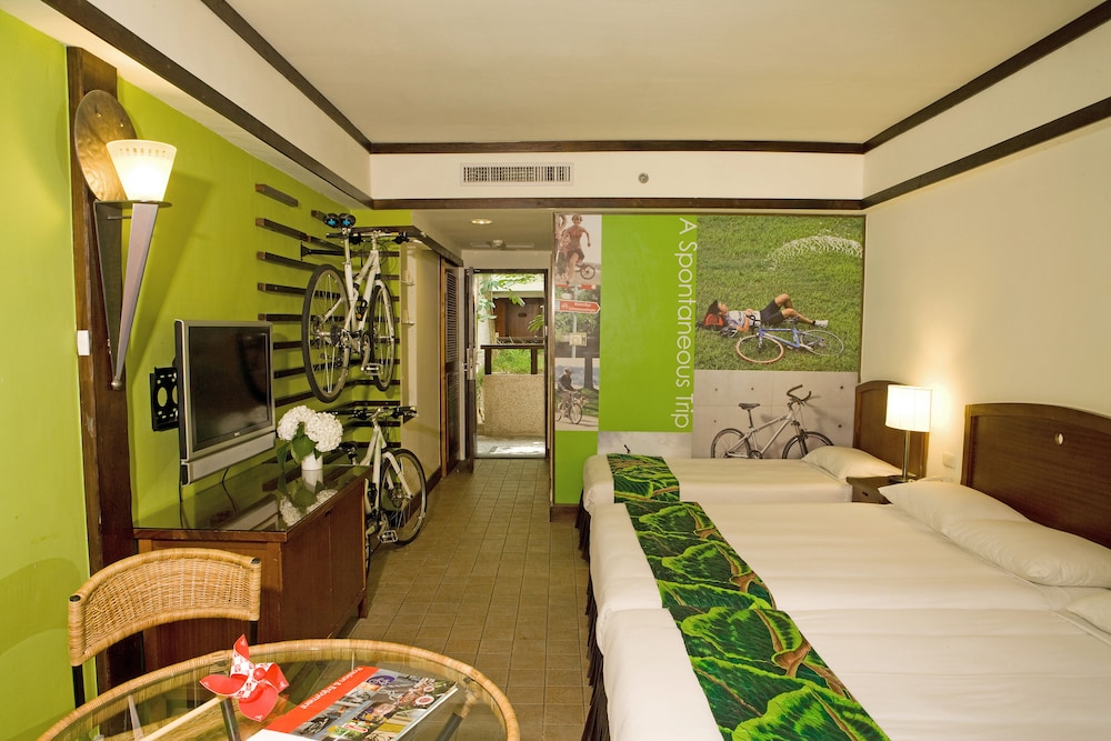 Yoho Beach Resort 50/76