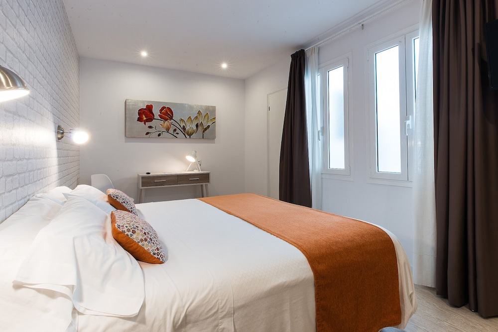 Hostal Menurka 19/50