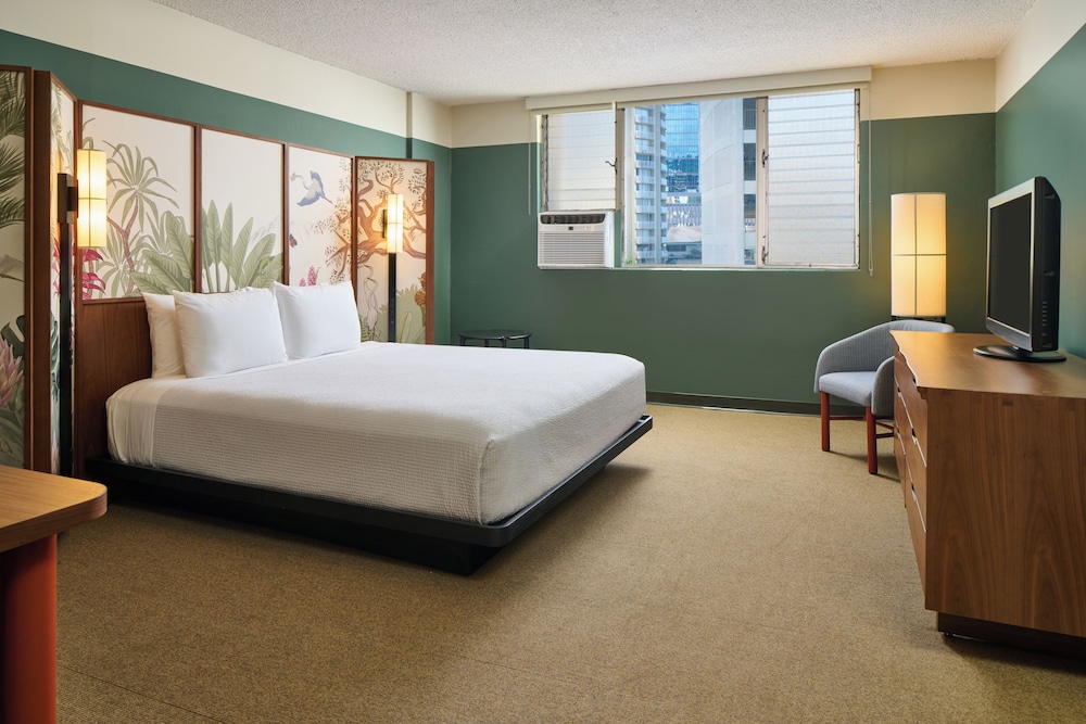 ROOM, KING BED, CITY VIEW