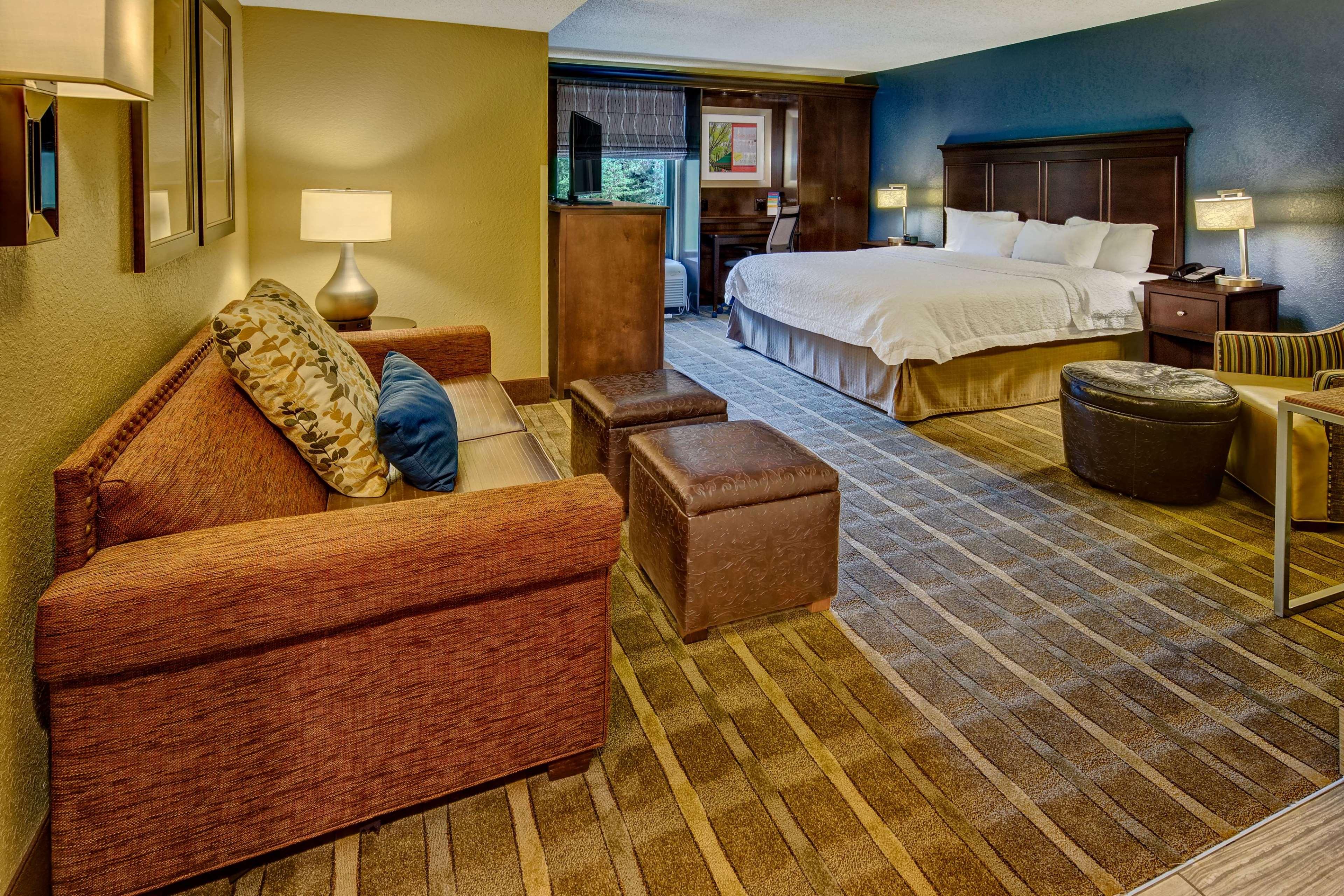 STUDIO, SUITE, KING BED