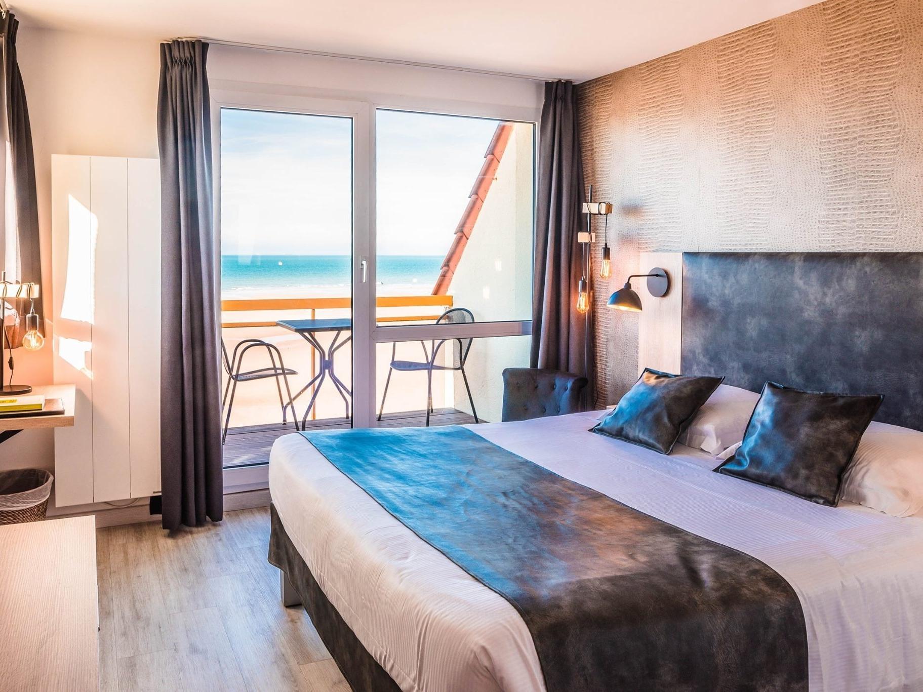 HOTEL DE LA BAIE 12/24