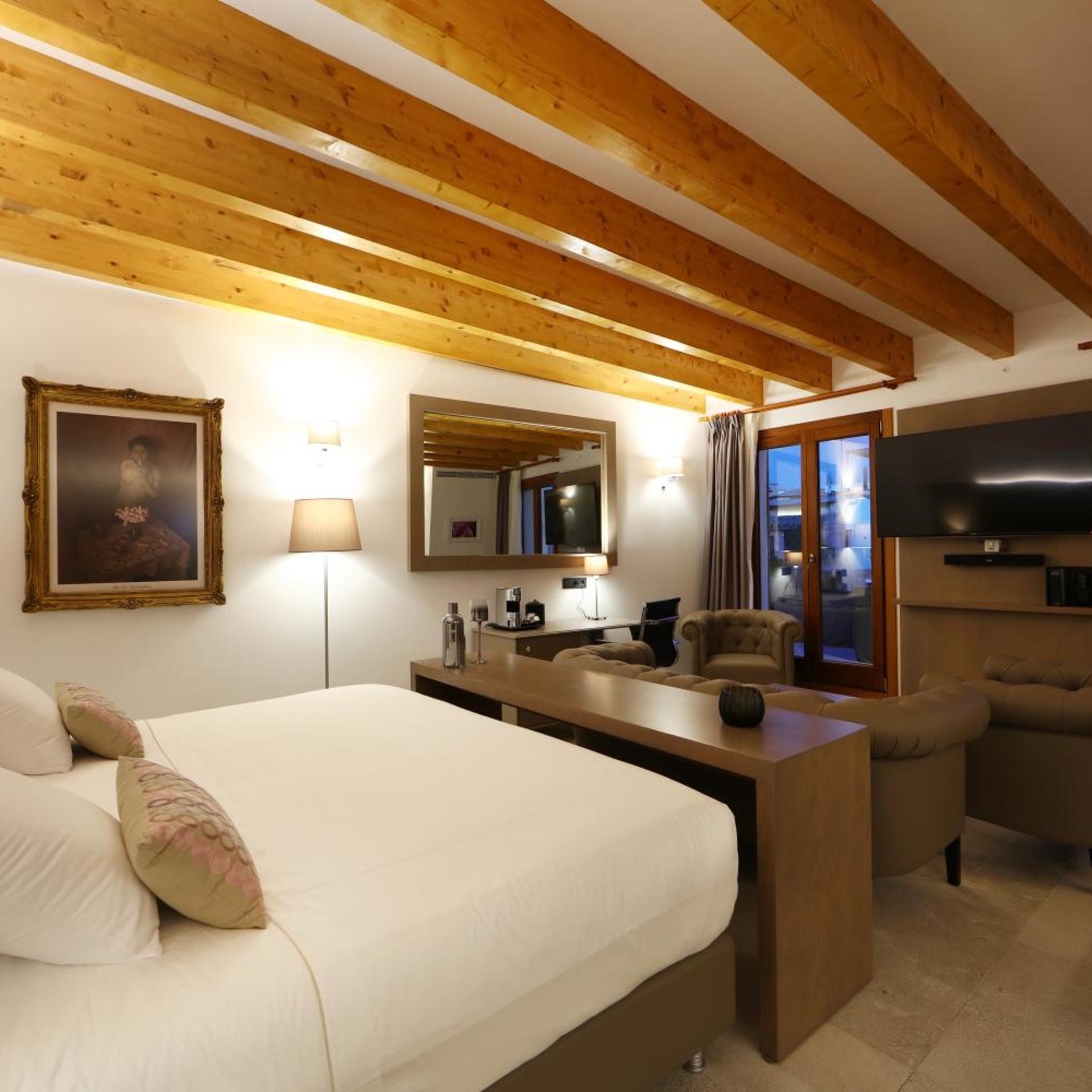 Sky, Suite, Hot Tub
