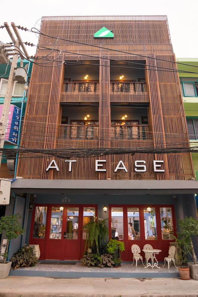 At Ease Bijou Place 1/52