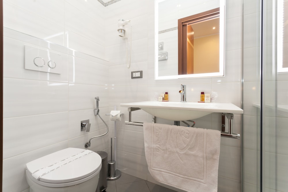 غرفة سوبيريور بسرير كوين، Hotel Fiorella 5/6