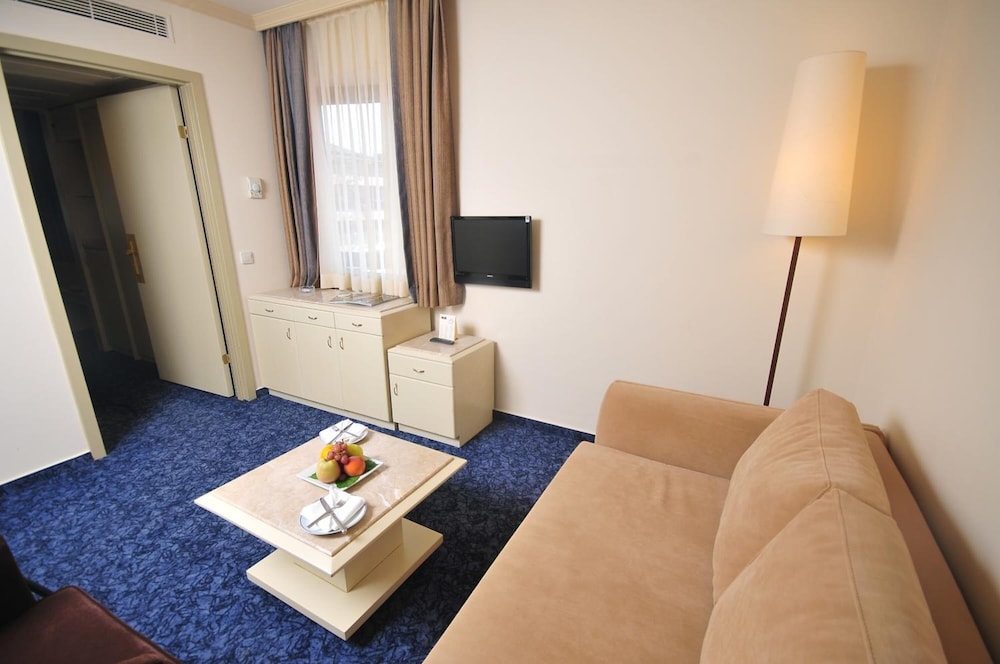 Class Hotel 30/50
