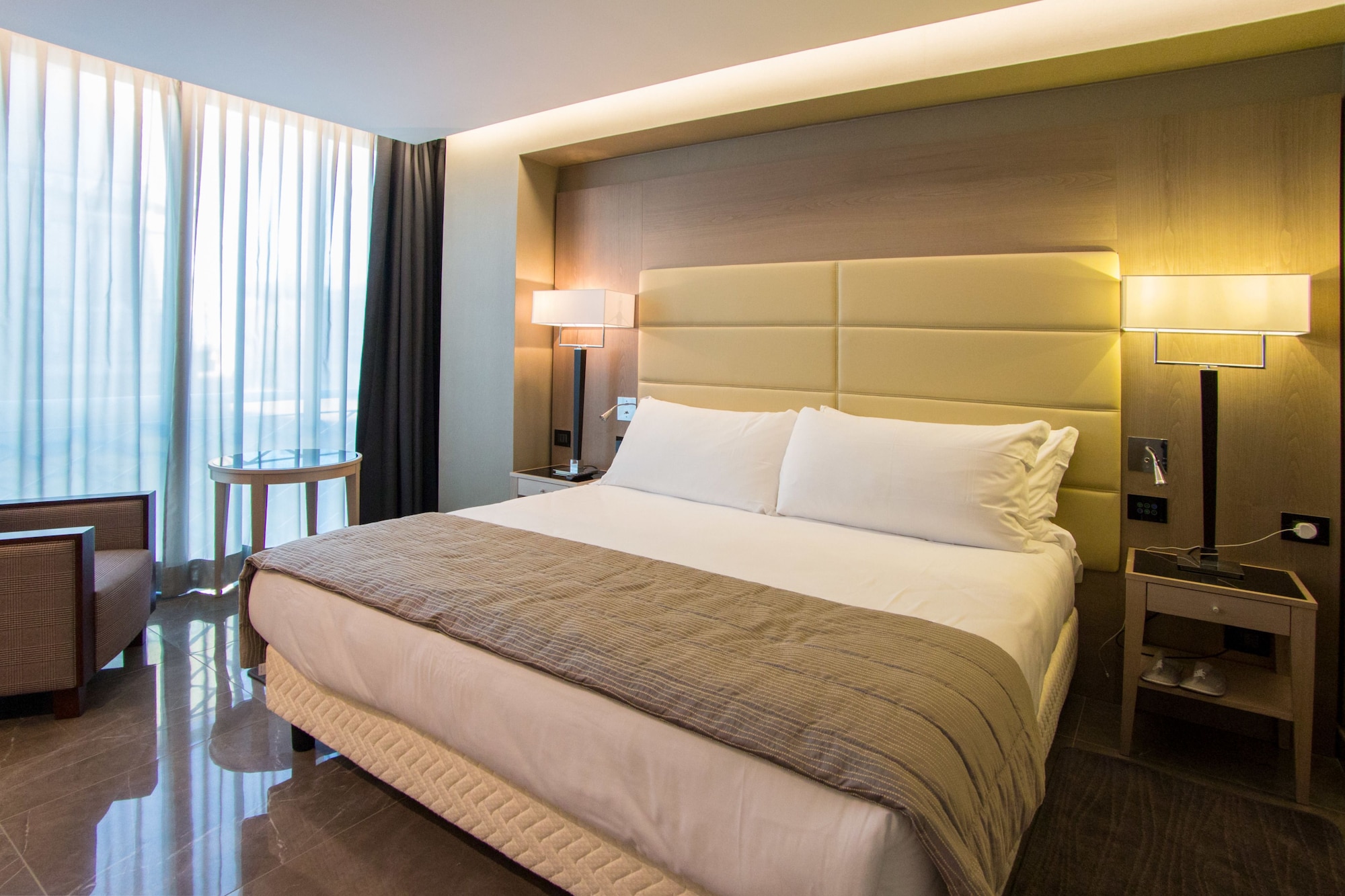 DELUXE, DOUBLE BED