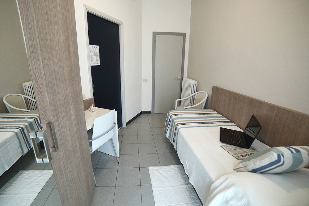 Hotel Villa Rosa 14/40