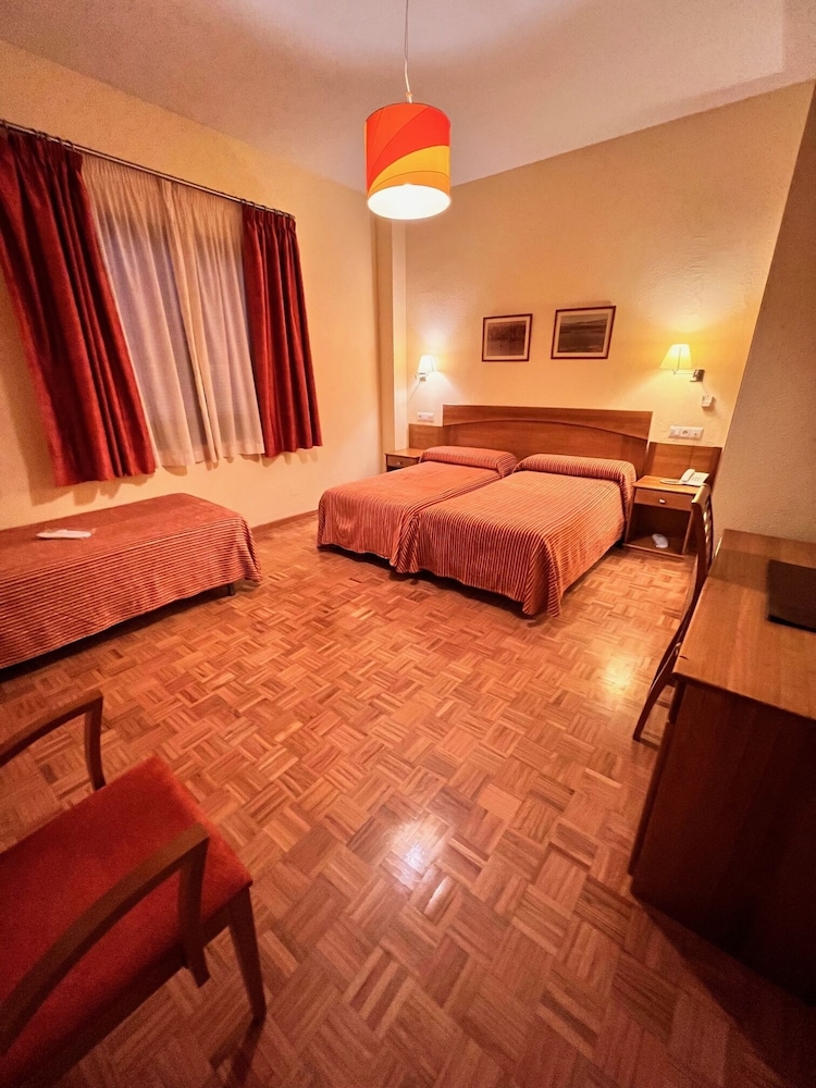 Hotel Las Tablas 6/25