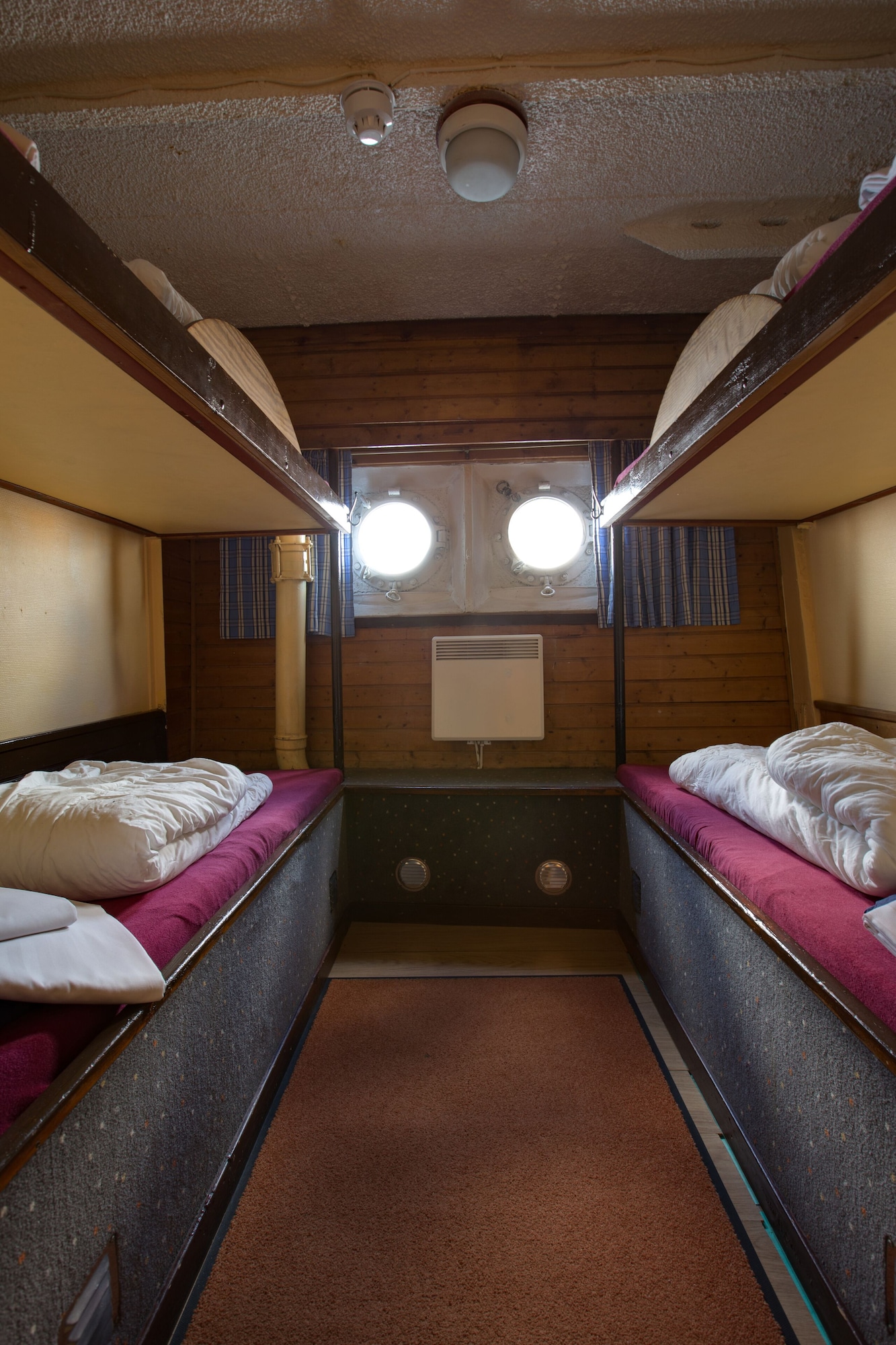 ROOM, TWIN BEDS, SHARED BATHROOM