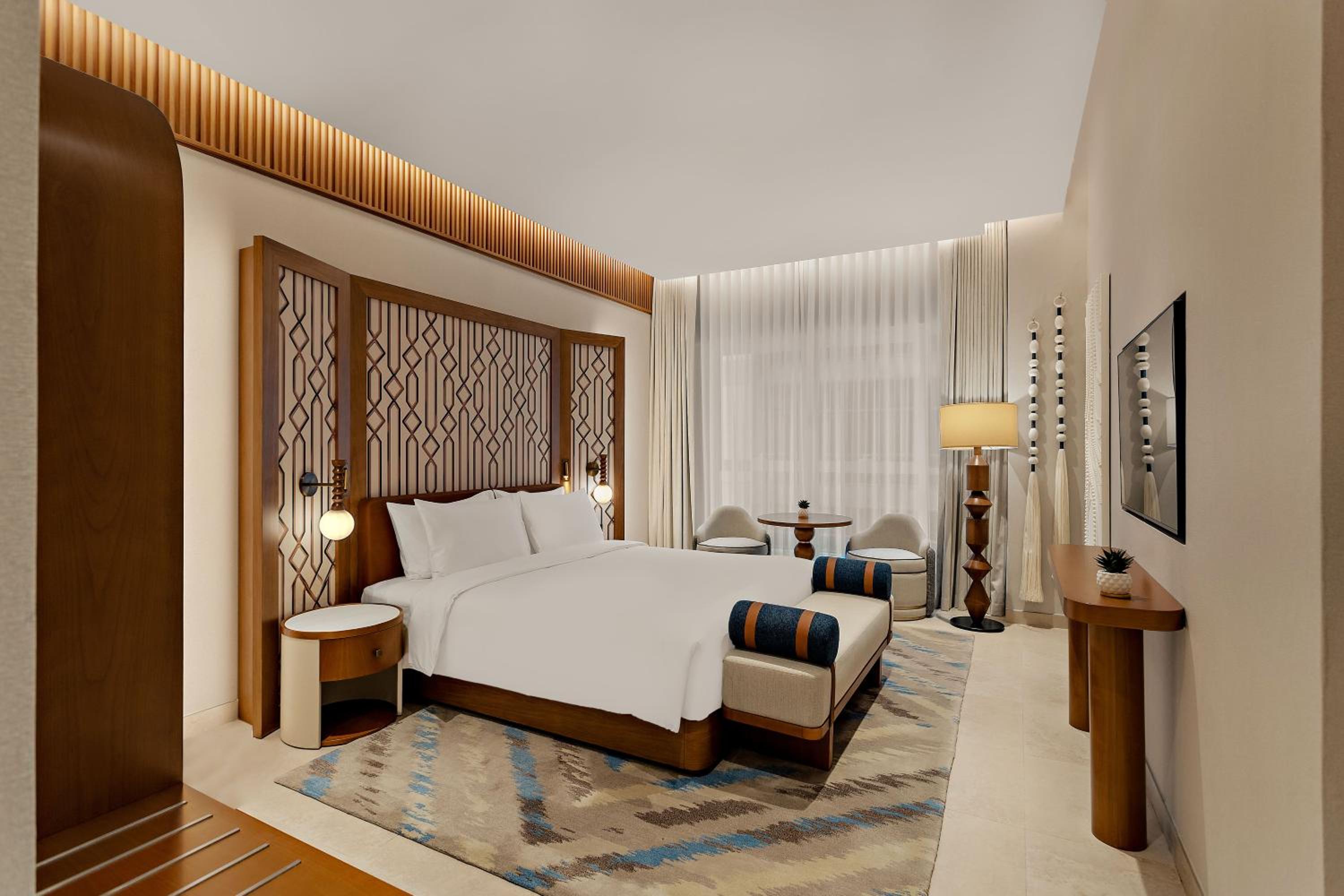SUPERIOR, KING BED