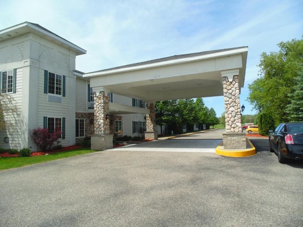 American Inn and Suites Houghton Lake 51/59