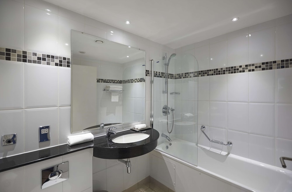 DOUBLETREE BY HILTON BRISTOL NORTH 15/47