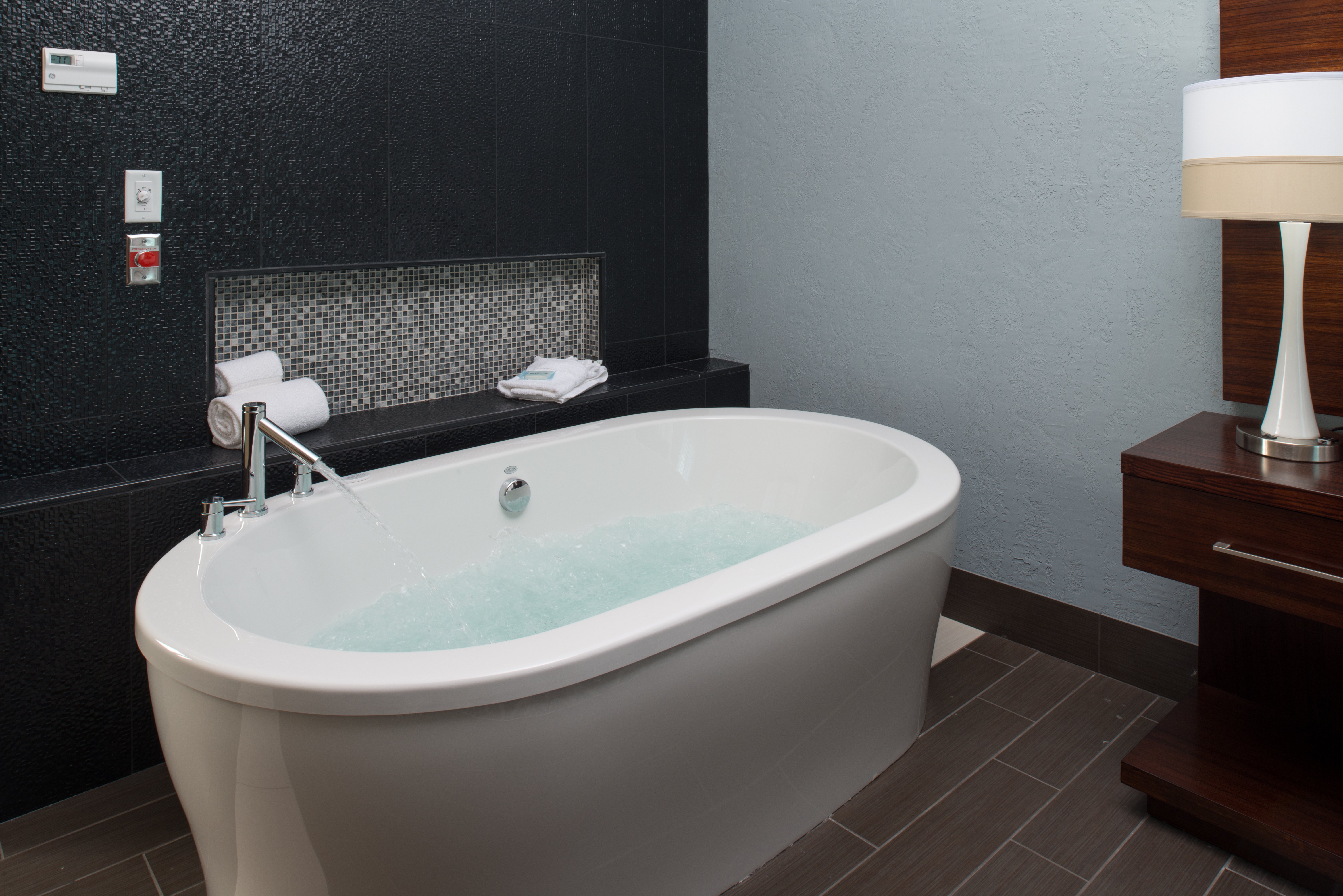 Holiday Inn Express Hotel Suites Kansas City Airport 39/72