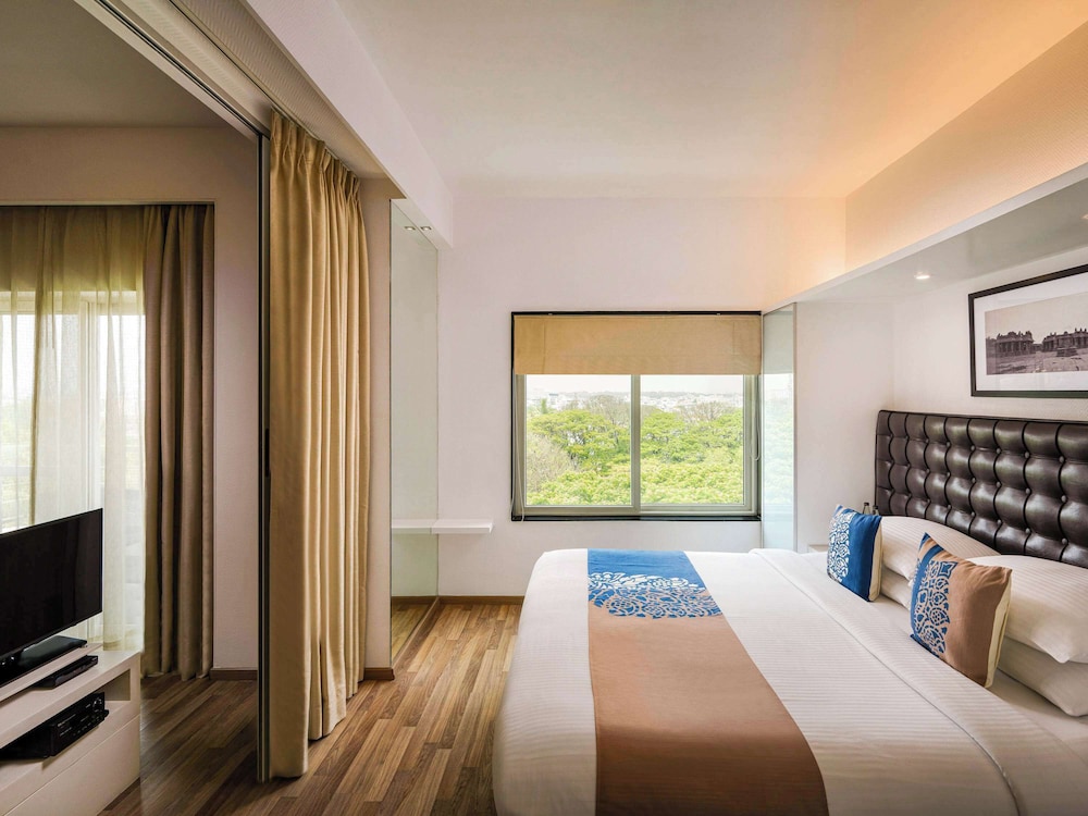 1 BEDROOM, SUITE, BALCONY
