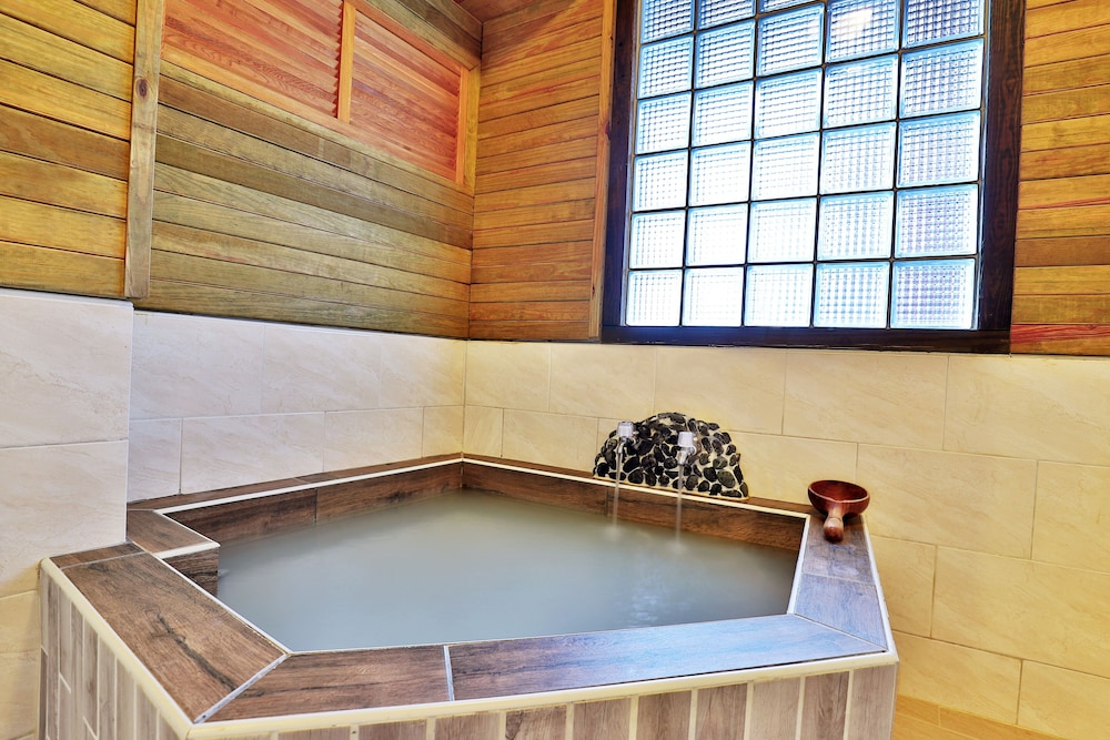 Gorgeous Hot Spring Resort 36/50