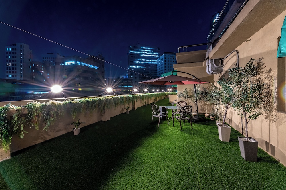 New Chonji Hotel 65/66