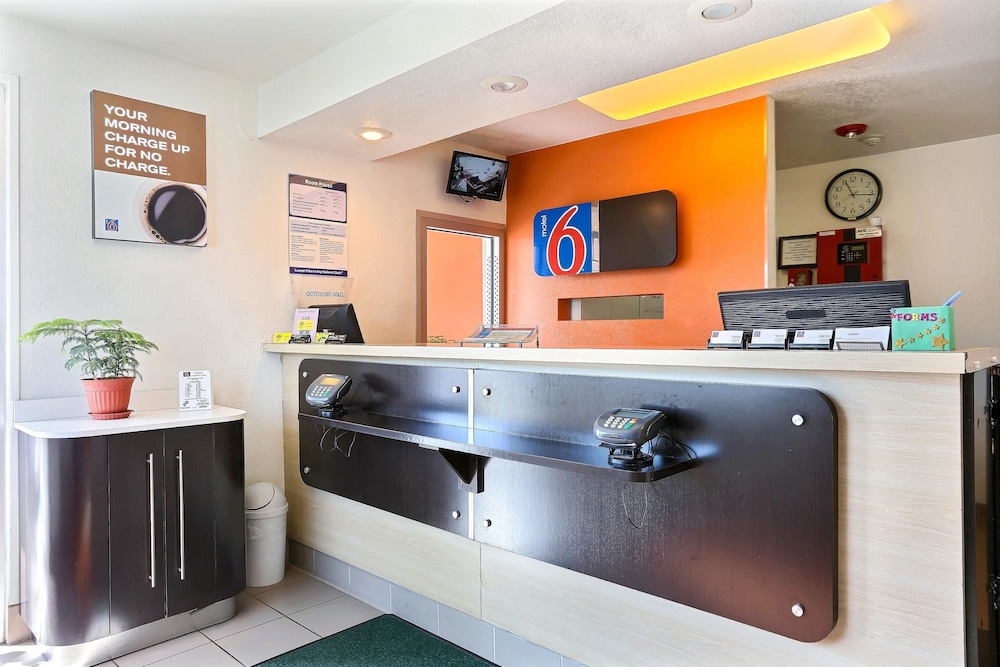 Econo Lodge Idaho Falls, ID 16/48