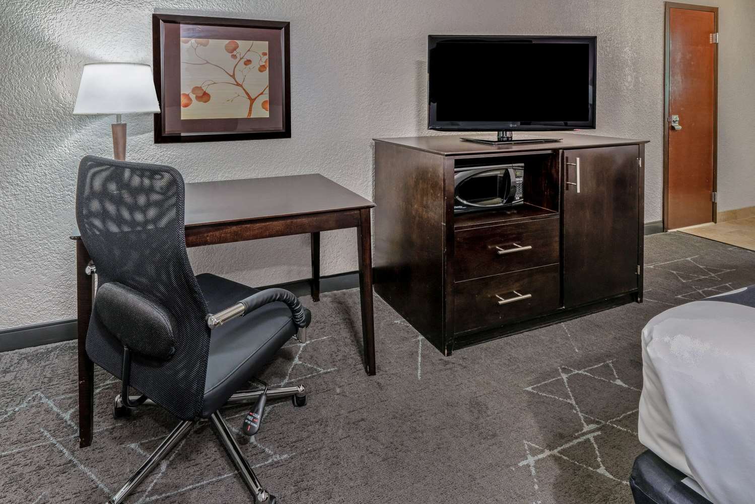 La Quinta Inn & Suites by Wyndham Dallas I-35 Walnut Hill Ln 39/46