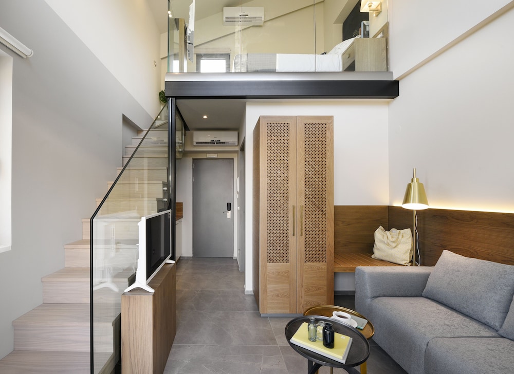 Serenity Suites 37/50
