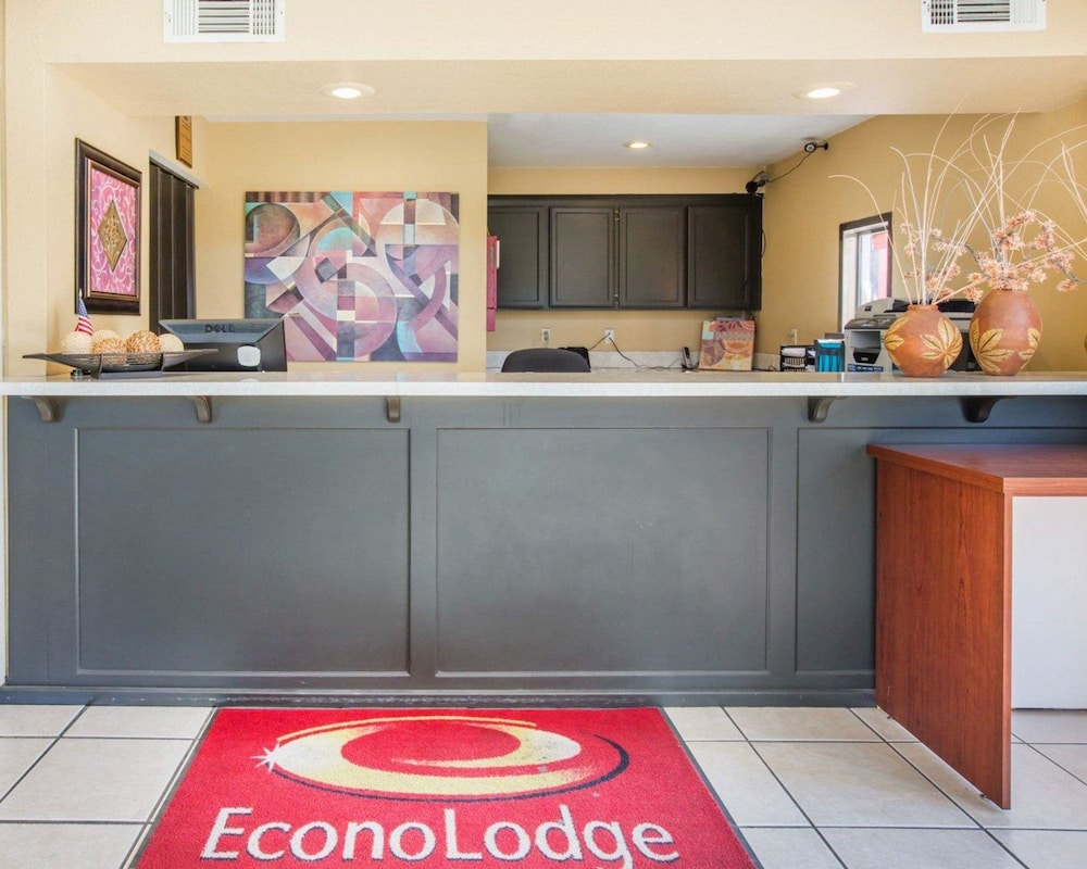 Econo Lodge Inn & Suites Lodi 12/28