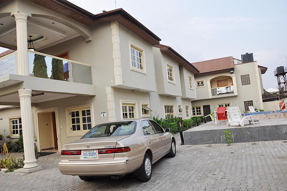 Topaz Luxury Suites & Apartments 30/40