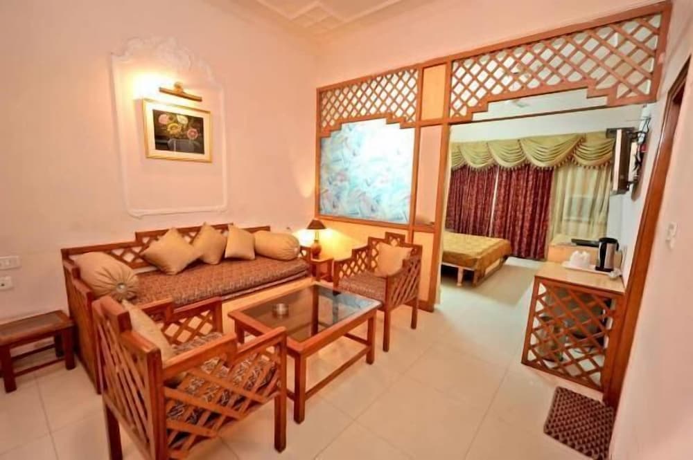 Jullundur Hotel 28/49