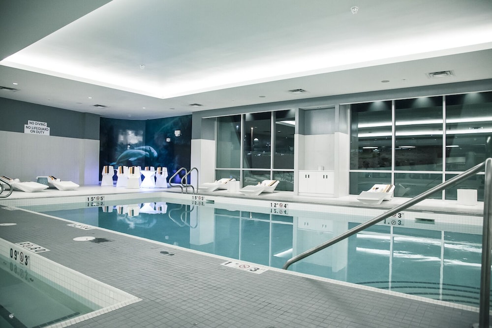 RENAISSANCE EDMONTON AIRPORT HOTEL 43/44
