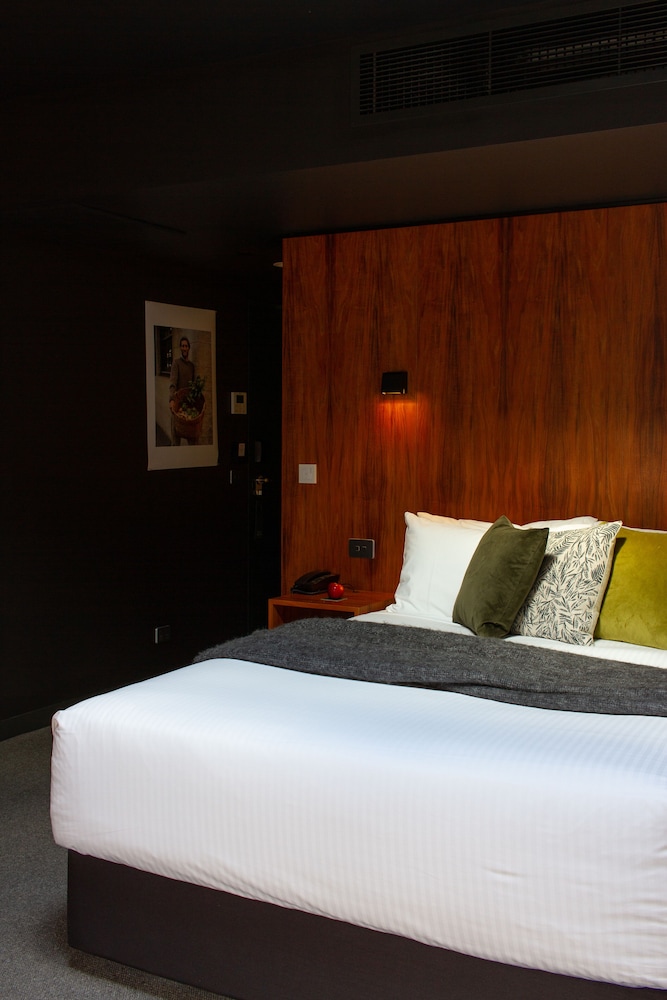 Moss Hotel 7/49