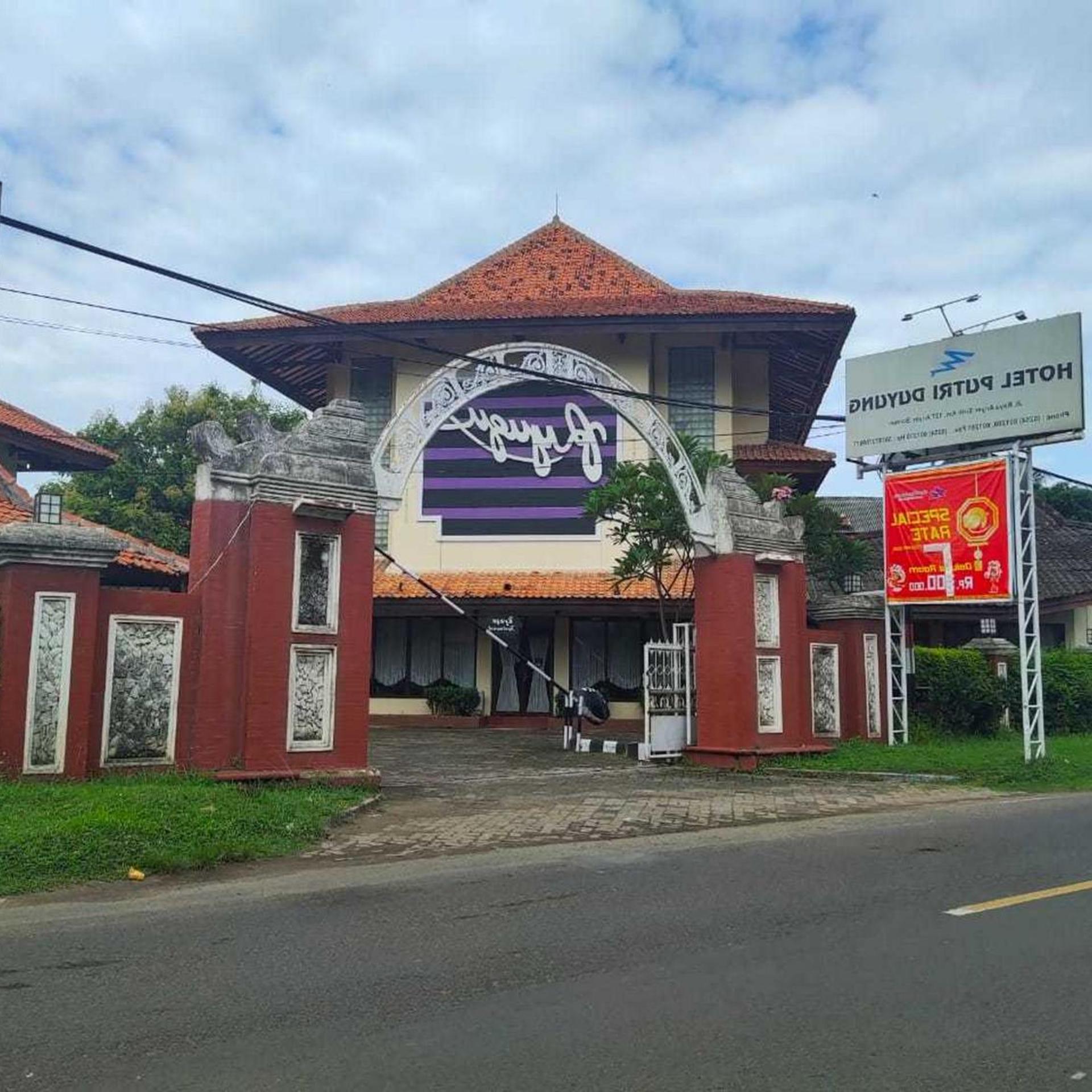 RedDoorz Plus near Tugu Mercusuar Anyer 4/50