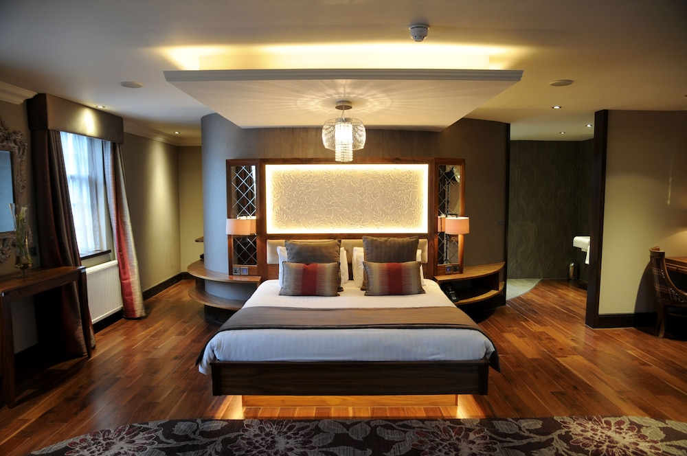 Busby Hotel 8/47