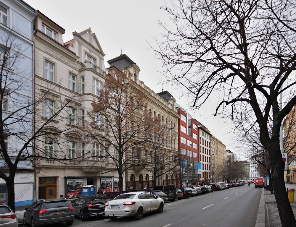 Elizabeth Suites 34/50