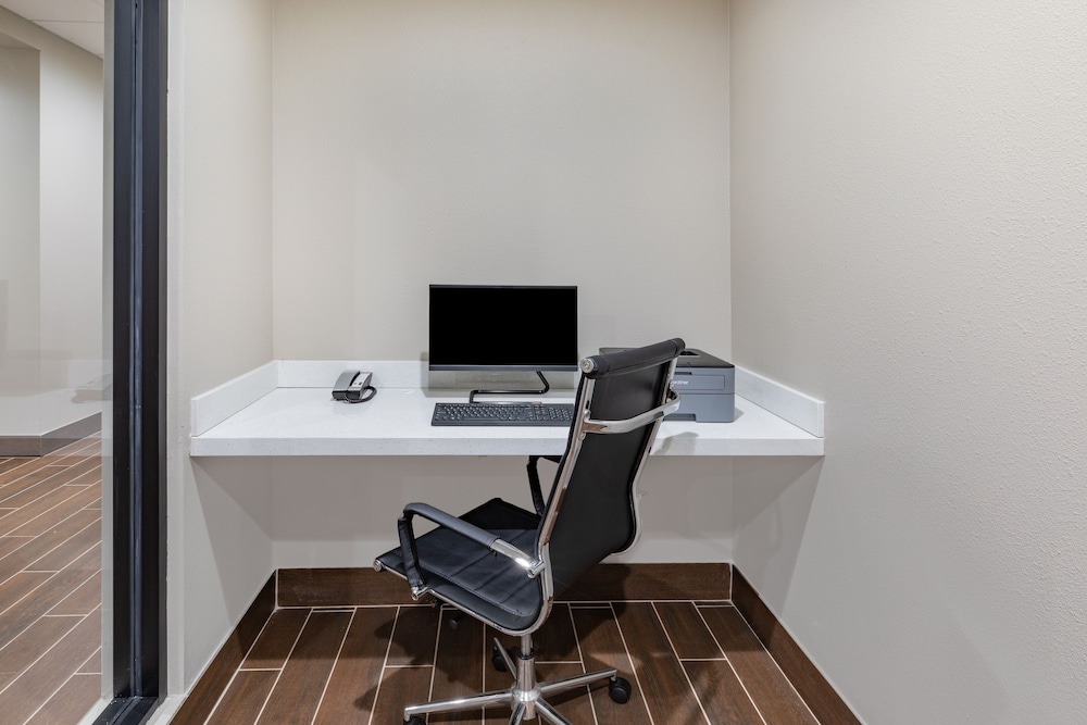 Hawthorn Extended Stay by Wyndham Oklahoma City Airport 23/33