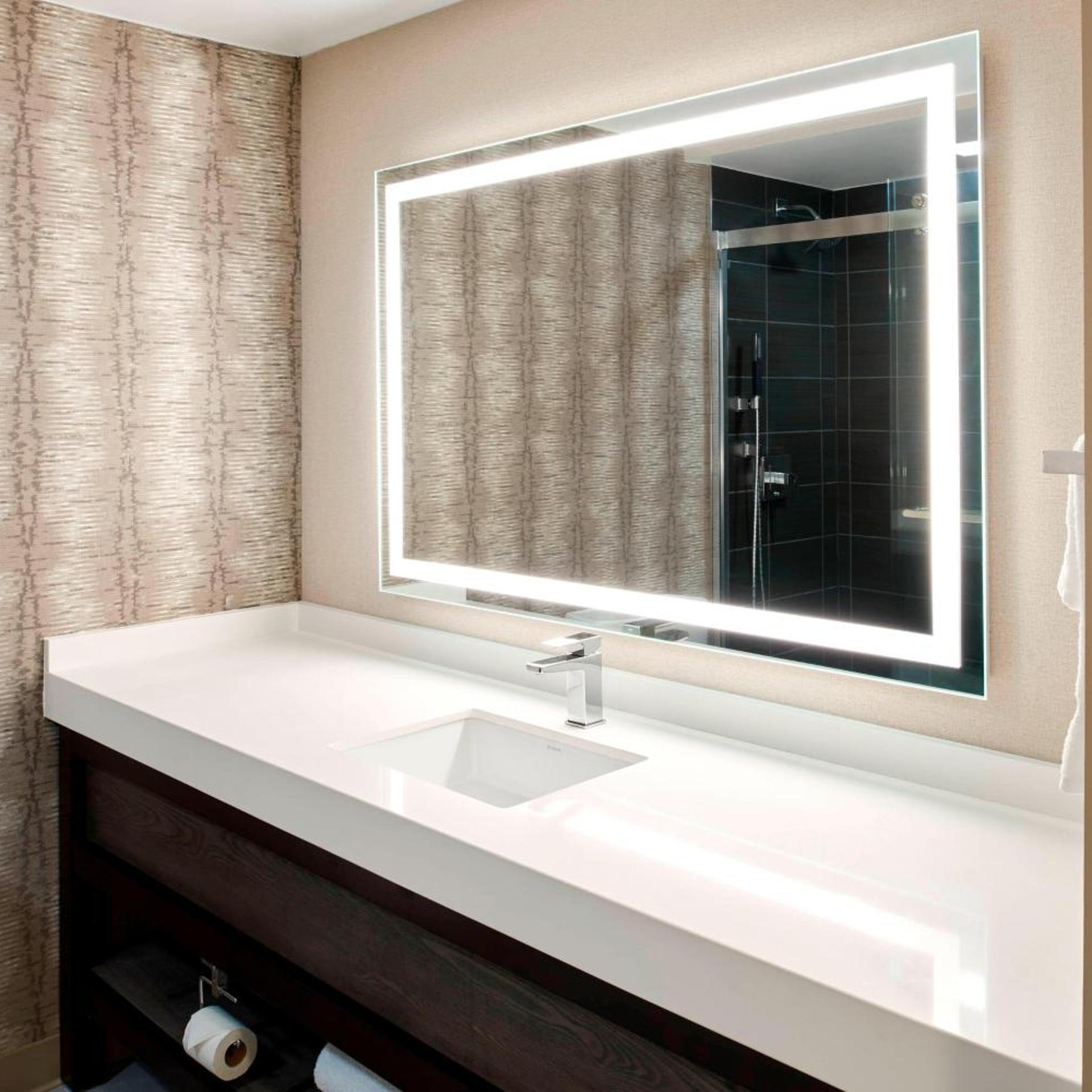 Room, King Bed, Large, Chattanooga Marriott Downtown 4/10