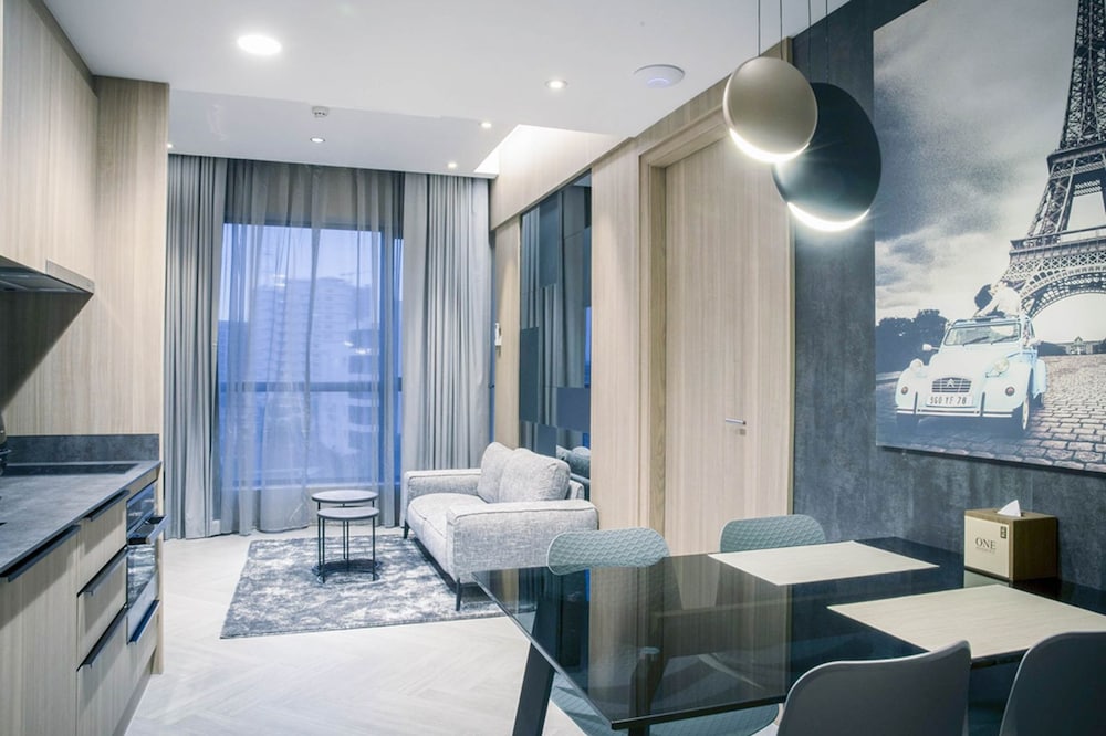 One Residence Hotel & Apartment 24/49