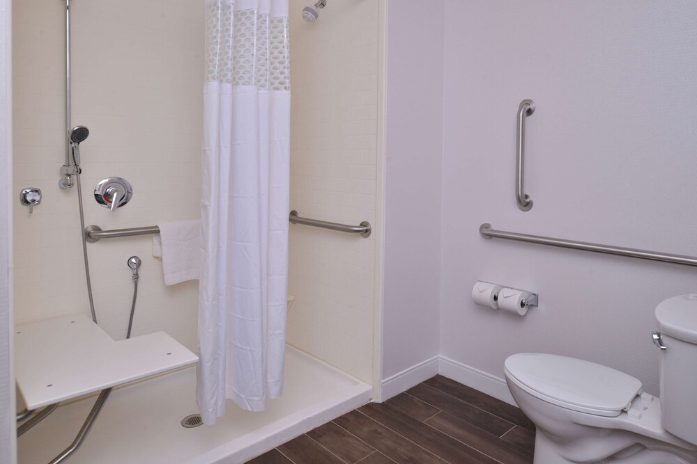 Hampton Inn Suites Ann Arbor West 18/47