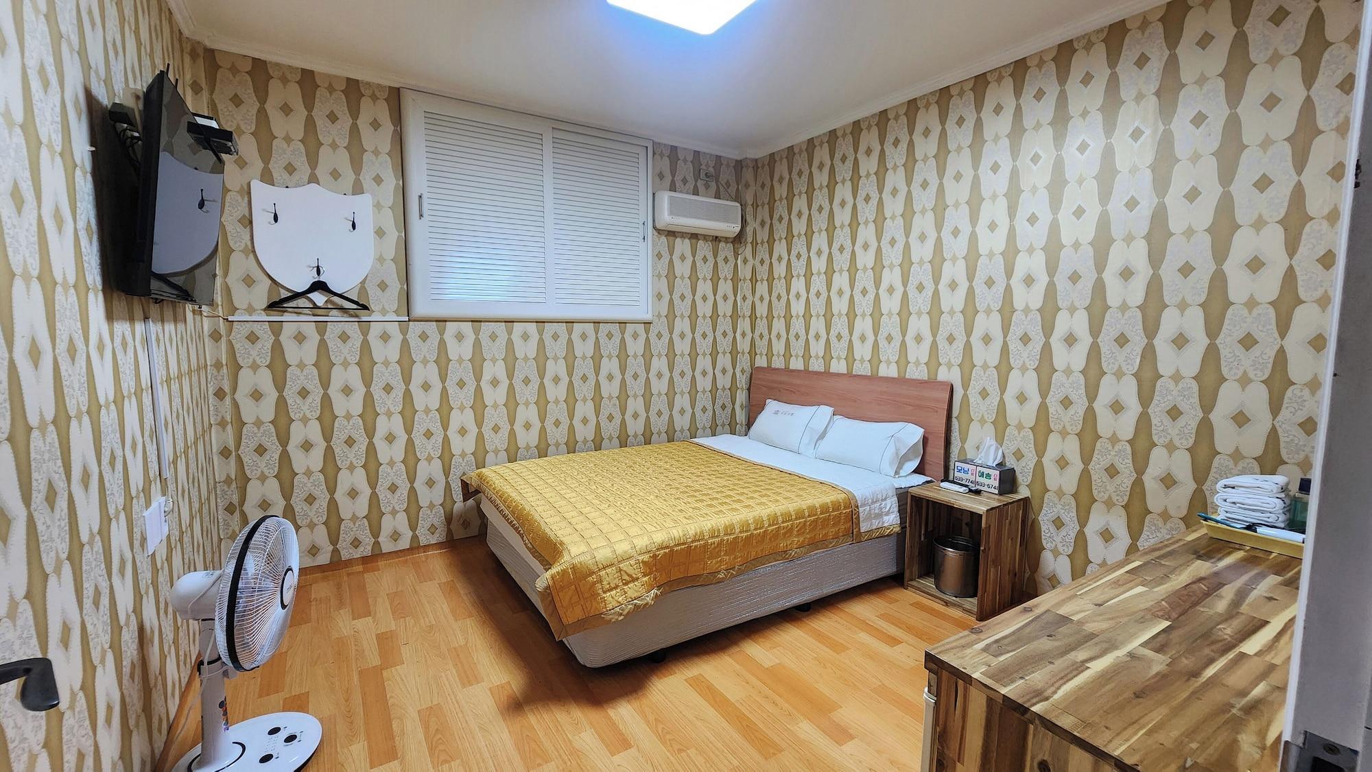 Myeongdong Motel 8/34