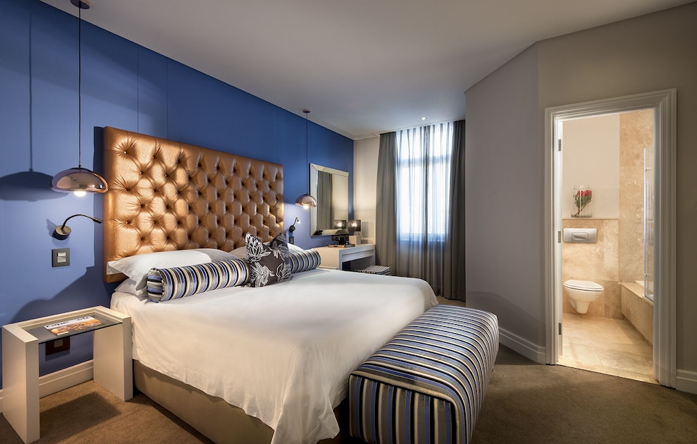 Mountain, Suite, 1 Queen and 1 Single Bed