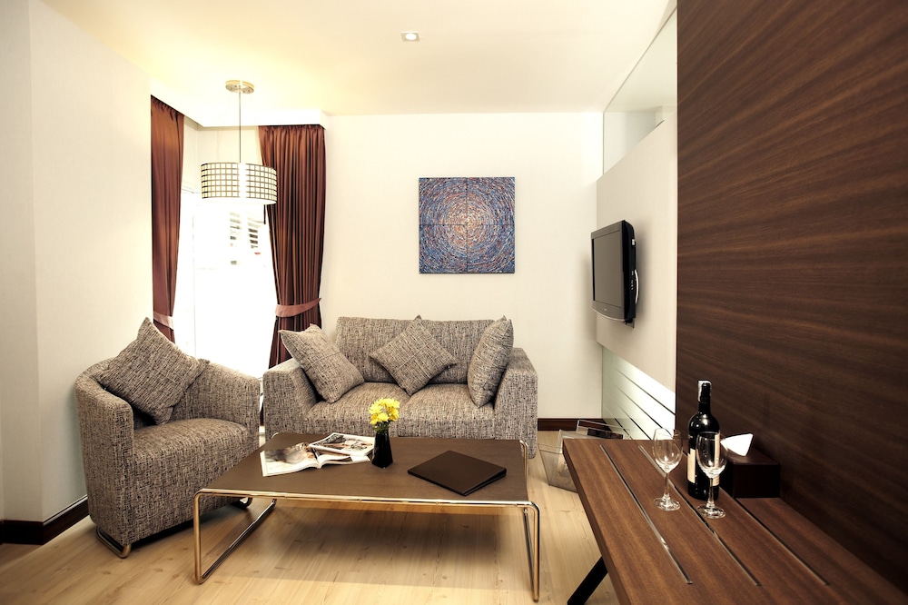 S Sukhumvit Suites Hotel 44/57