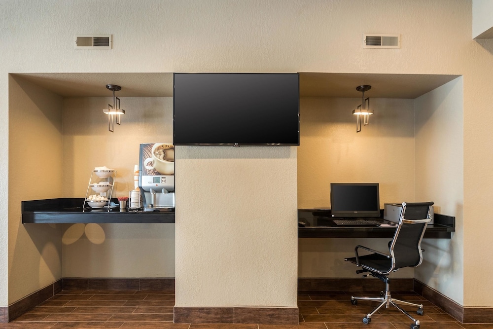 Sleep Inn & Suites West Des Moines near Jordan Creek 37/39
