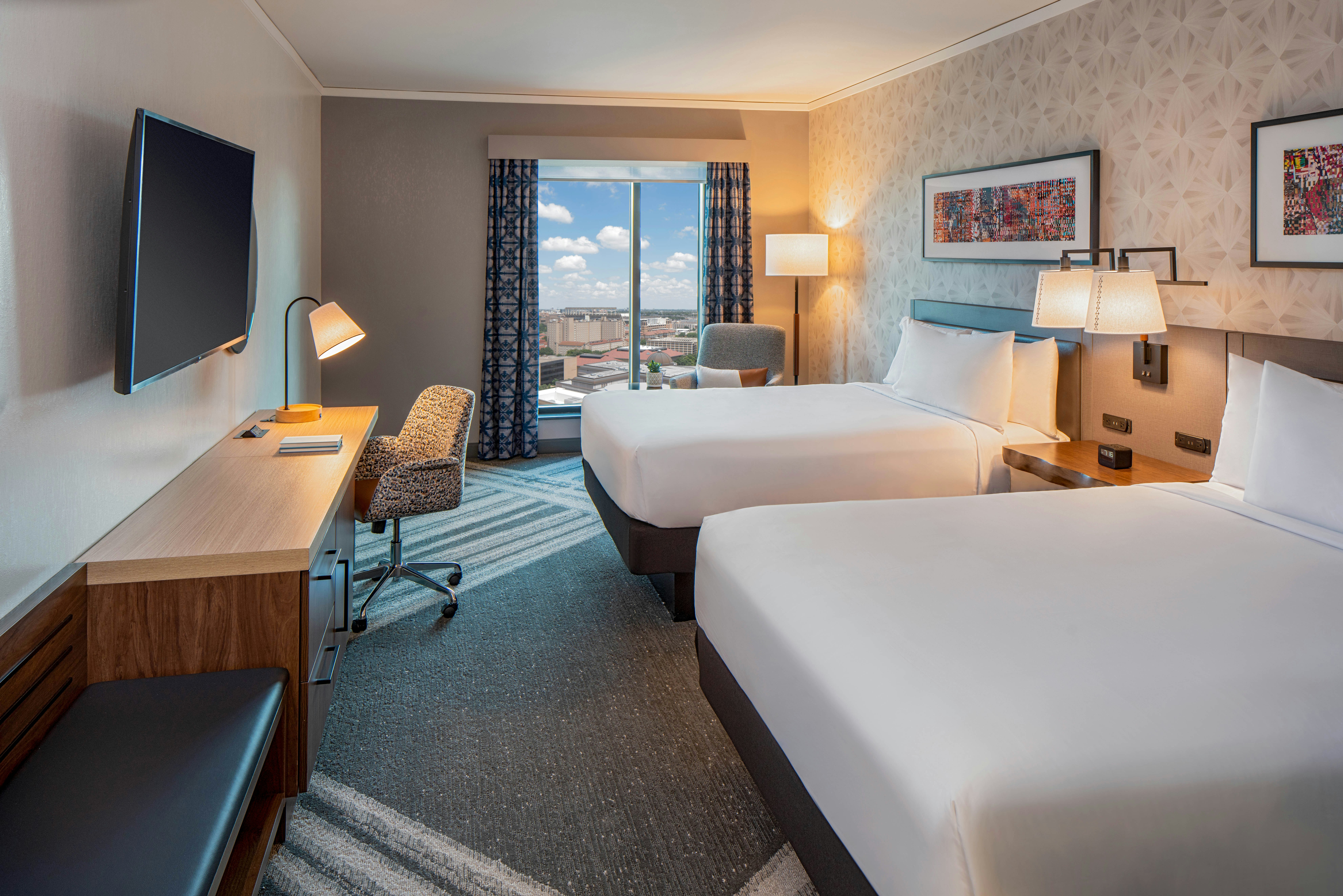 DELUXE, 2 QUEEN BEDS, CAPITOL VIEW