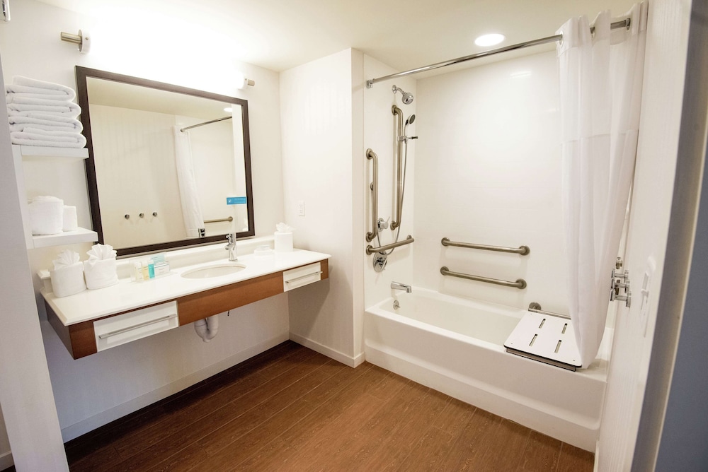 Hampton Inn and Suites Manchester VT 9/48