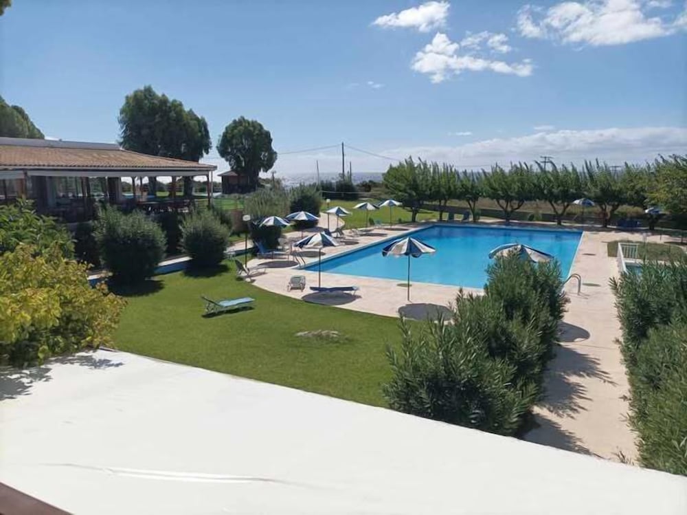 Irinna Hotel 25/31